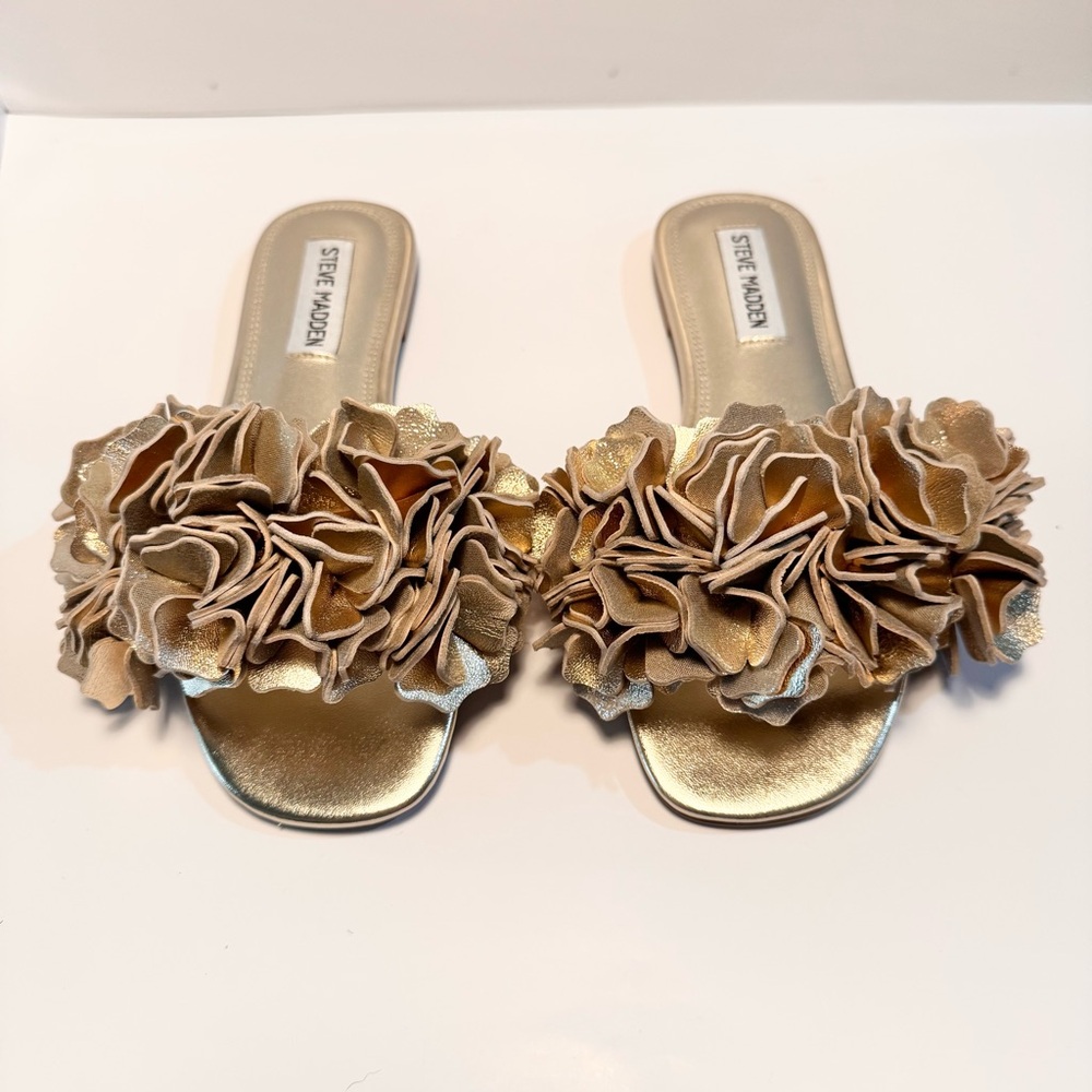 Steve Madden Gold Ruffled Sandals - Picture 4 of 6